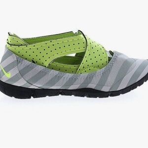 nike studio flats